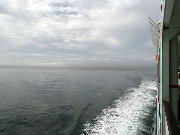 青森県側は濃霧